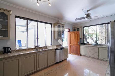 Casa de condomínio à venda com 587m², 4 quartos e 6 vagas Casa de condomínio à venda com 587m², 4 quartos e 6 vagasCozinha