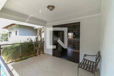 Casa de condomínio à venda com 587m², 4 quartos e 6 vagas Casa de condomínio à venda com 587m², 4 quartos e 6 vagasVaranda da suíte 3