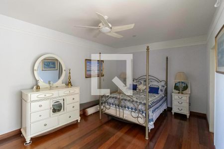 Casa de condomínio à venda com 587m², 4 quartos e 6 vagas Casa de condomínio à venda com 587m², 4 quartos e 6 vagasSuíte 3