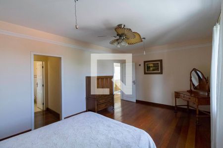 Casa de condomínio à venda com 587m², 4 quartos e 6 vagas Casa de condomínio à venda com 587m², 4 quartos e 6 vagasSuíte 4