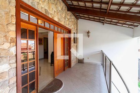 Casa de condomínio à venda com 587m², 4 quartos e 6 vagas Casa de condomínio à venda com 587m², 4 quartos e 6 vagasVaranda