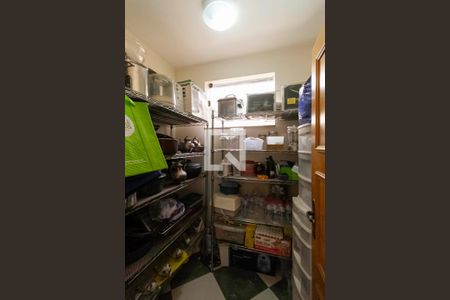 Casa de condomínio à venda com 587m², 4 quartos e 6 vagas Casa de condomínio à venda com 587m², 4 quartos e 6 vagasDespensa