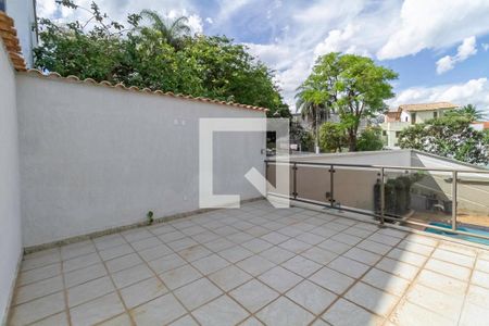 Casa de condomínio à venda com 587m², 4 quartos e 6 vagas Casa de condomínio à venda com 587m², 4 quartos e 6 vagasVaranda da suíte 3