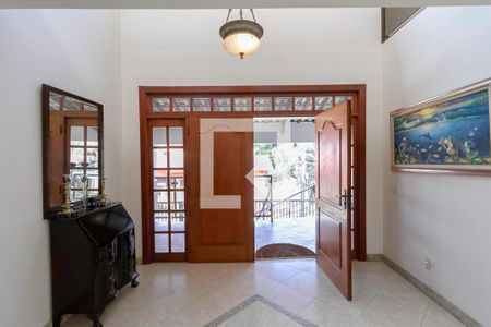 Casa de condomínio à venda com 587m², 4 quartos e 6 vagas Casa de condomínio à venda com 587m², 4 quartos e 6 vagasEntrada