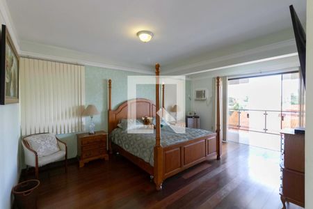 Casa de condomínio à venda com 587m², 4 quartos e 6 vagas Casa de condomínio à venda com 587m², 4 quartos e 6 vagasSuíte 2