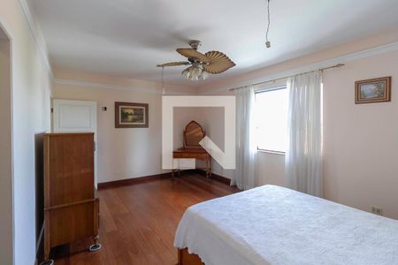 Casa de condomínio à venda com 587m², 4 quartos e 6 vagas Casa de condomínio à venda com 587m², 4 quartos e 6 vagasSuíte 4