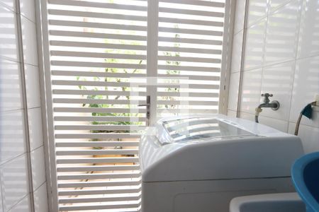 Casa de condomínio à venda com 150m², 3 quartos e 2 vagasLavanderia