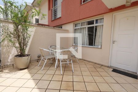 Casa de condomínio à venda com 150m², 3 quartos e 2 vagasVaranda social