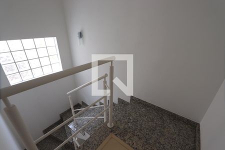 Casa de condomínio à venda com 150m², 3 quartos e 2 vagasEscadas