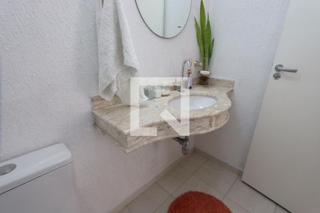 Casa de condomínio à venda com 150m², 3 quartos e 2 vagasLavabo