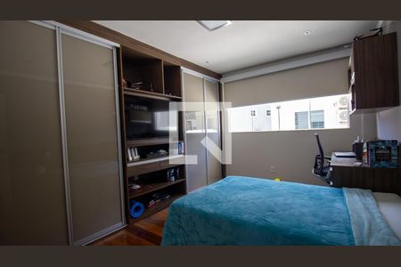 Casa de condomínio à venda com 289m², 5 quartos e 3 vagas Casa de condomínio à venda com 289m², 5 quartos e 3 vagasSuíte 2