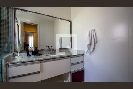 Casa de condomínio à venda com 289m², 5 quartos e 3 vagas Casa de condomínio à venda com 289m², 5 quartos e 3 vagasBanheiro da Suíte 3