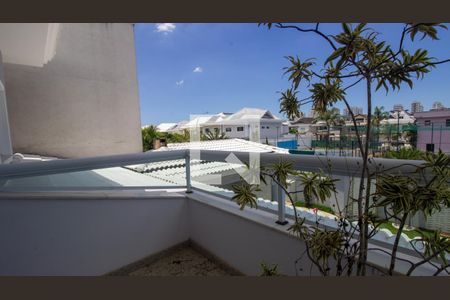 Casa de condomínio à venda com 289m², 5 quartos e 3 vagas Casa de condomínio à venda com 289m², 5 quartos e 3 vagasSacada da Suíte 3
