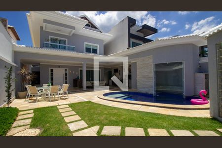 Casa de condomínio à venda com 289m², 5 quartos e 3 vagas Casa de condomínio à venda com 289m², 5 quartos e 3 vagasQuintal