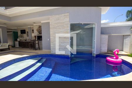 Casa de condomínio à venda com 289m², 5 quartos e 3 vagas Casa de condomínio à venda com 289m², 5 quartos e 3 vagasPiscina