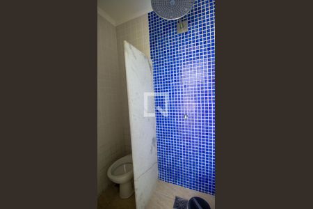 Casa de condomínio à venda com 289m², 5 quartos e 3 vagas Casa de condomínio à venda com 289m², 5 quartos e 3 vagasBanheiro do Quintal