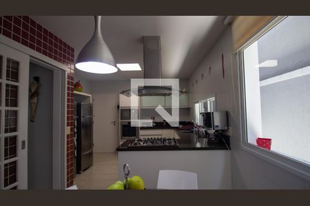 Casa de condomínio à venda com 289m², 5 quartos e 3 vagas Casa de condomínio à venda com 289m², 5 quartos e 3 vagasCozinha