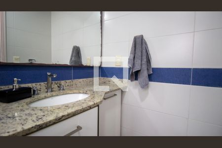 Casa de condomínio à venda com 289m², 5 quartos e 3 vagas Casa de condomínio à venda com 289m², 5 quartos e 3 vagasBanheiro da Suíte 1