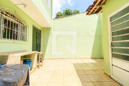Casa à venda com 160m², 3 quartos e 2 vagas Casa à venda com 160m², 3 quartos e 2 vagasQuintal