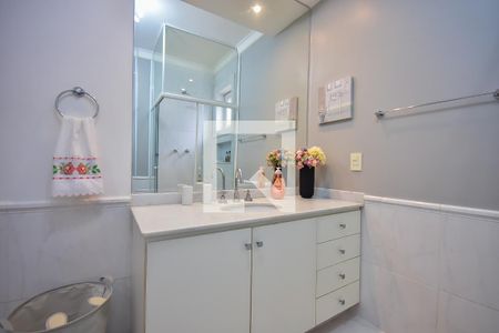 Casa à venda com 589m², 4 quartos e 6 vagas Casa à venda com 589m², 4 quartos e 6 vagasBanheiro Suíte 1