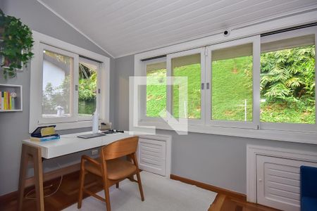 Casa à venda com 589m², 4 quartos e 6 vagas Casa à venda com 589m², 4 quartos e 6 vagasQuarto 2