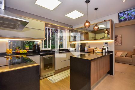 Casa à venda com 589m², 4 quartos e 6 vagas Casa à venda com 589m², 4 quartos e 6 vagasCozinha