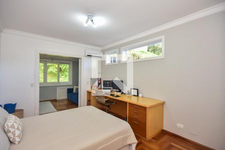 Casa à venda com 589m², 4 quartos e 6 vagas Casa à venda com 589m², 4 quartos e 6 vagasQuarto 2