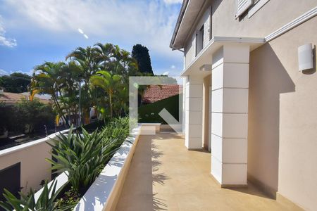 Casa à venda com 589m², 4 quartos e 6 vagas Casa à venda com 589m², 4 quartos e 6 vagasCorredor