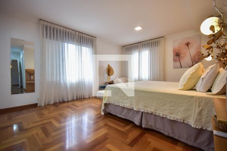 Casa à venda com 589m², 4 quartos e 6 vagas Casa à venda com 589m², 4 quartos e 6 vagasSuíte 2