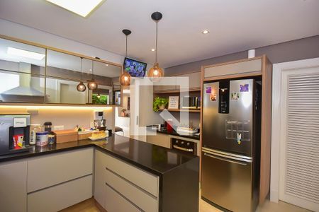 Casa à venda com 589m², 4 quartos e 6 vagas Casa à venda com 589m², 4 quartos e 6 vagasCozinha