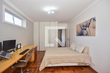 Casa à venda com 589m², 4 quartos e 6 vagas Casa à venda com 589m², 4 quartos e 6 vagasQuarto 2