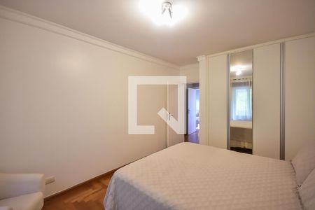 Casa à venda com 589m², 4 quartos e 6 vagas Casa à venda com 589m², 4 quartos e 6 vagasQuarto 1