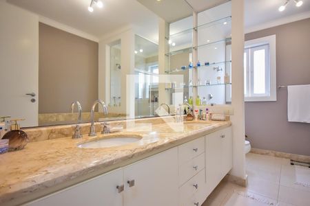 Casa à venda com 589m², 4 quartos e 6 vagas Casa à venda com 589m², 4 quartos e 6 vagasBanheiro Suíte 2