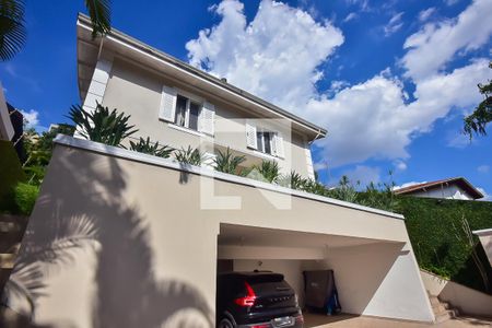 Casa à venda com 589m², 4 quartos e 6 vagas Casa à venda com 589m², 4 quartos e 6 vagasFachada