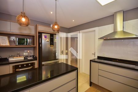 Casa à venda com 589m², 4 quartos e 6 vagas Casa à venda com 589m², 4 quartos e 6 vagasCozinha