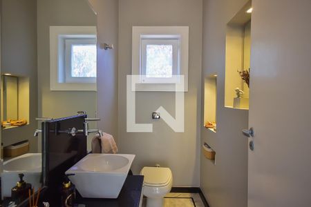 Casa à venda com 589m², 4 quartos e 6 vagas Casa à venda com 589m², 4 quartos e 6 vagasLavabo