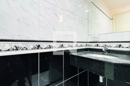 Apartamento à venda com 287m², 3 quartos e 2 vagas Apartamento à venda com 287m², 3 quartos e 2 vagasBanheiro 2