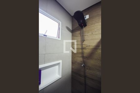 Casa à venda com 170m², 3 quartos e 2 vagasChuveiro do Banheiro da Suíte