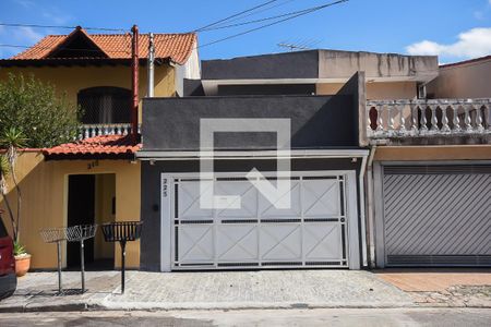 Casa à venda com 170m², 3 quartos e 2 vagasFachada