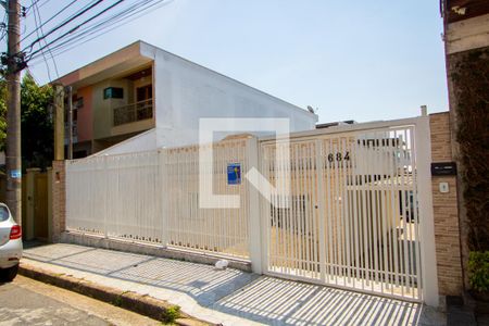 Casa à venda com 250m², 3 quartos e 3 vagas Casa à venda com 250m², 3 quartos e 3 vagasFachada