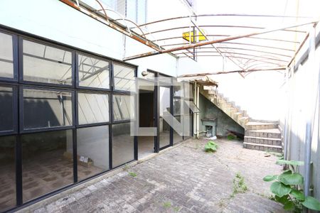 Casa à venda com 200m², 3 quartos e 2 vagas Casa à venda com 200m², 3 quartos e 2 vagasQuintal
