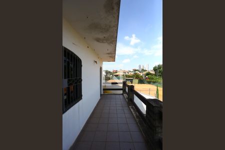 Casa à venda com 200m², 3 quartos e 2 vagas Casa à venda com 200m², 3 quartos e 2 vagasVaranda