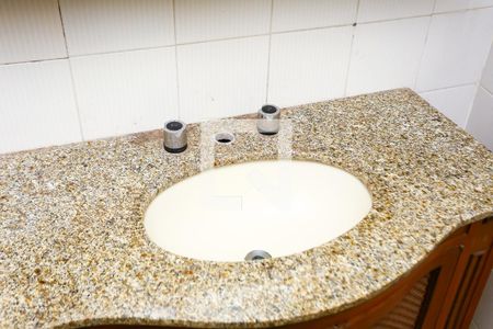 Casa à venda com 200m², 3 quartos e 2 vagas Casa à venda com 200m², 3 quartos e 2 vagasBanheiro da Suíte