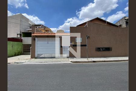 Casa para alugar com 70m², 2 quartos e 1 vaga Casa para alugar com 70m², 2 quartos e 1 vagaFachada