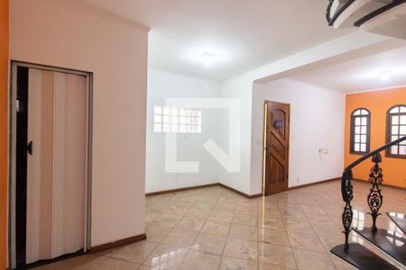 Sala de casa para alugar com 3 quartos, 240m² em Conjunto Residencial José Bonifácio, São Paulo