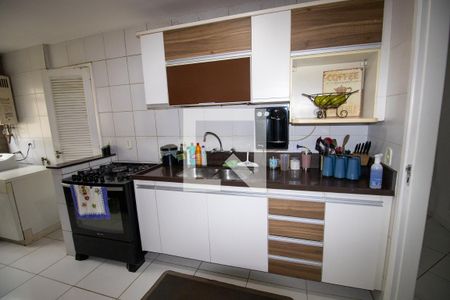 Apartamento à venda com 147m², 3 quartos e 3 vagas Apartamento à venda com 147m², 3 quartos e 3 vagasCozinha