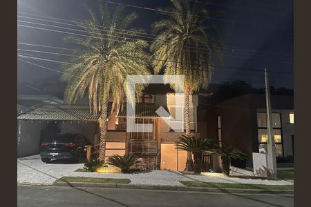 Casa à venda com 349m², 5 quartos e 4 vagasFachada