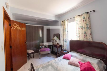 Casa à venda com 510m², 6 quartos e 2 vagas Casa à venda com 510m², 6 quartos e 2 vagasQuarto 2