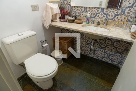 Apartamento à venda com 156m², 3 quartos e 2 vagas Apartamento à venda com 156m², 3 quartos e 2 vagasLavabo