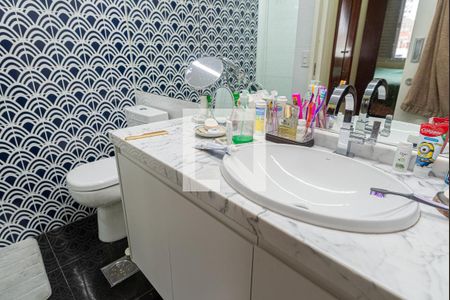 Apartamento à venda com 156m², 3 quartos e 2 vagas Apartamento à venda com 156m², 3 quartos e 2 vagasBanheiro da Suíte